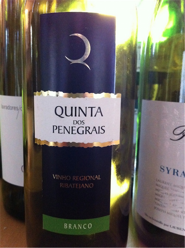 Quinta de Penegrais, Vinho Regional Ribatejano, 2007, 12,5% (białe, kupaż Fernão Pires i Trincadeira das Pratas).